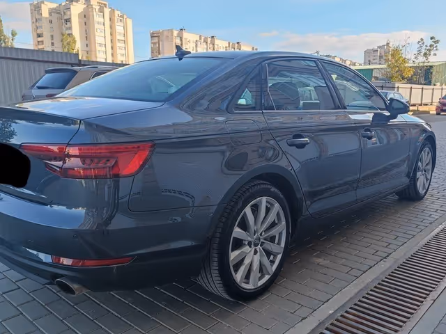 Audi A4 - фото 5