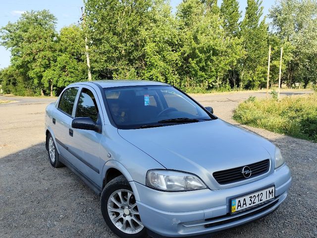 Opel Astra - фото 1