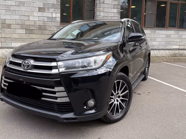 Toyota Highlander - фото 1