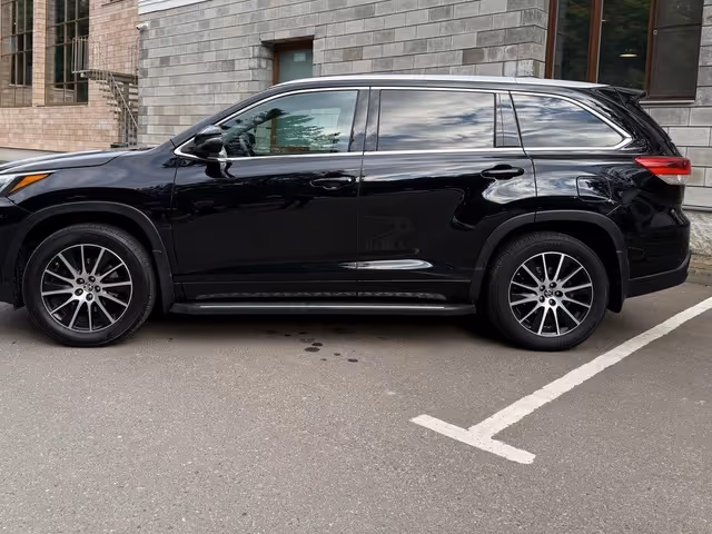 Toyota Highlander - фото 3