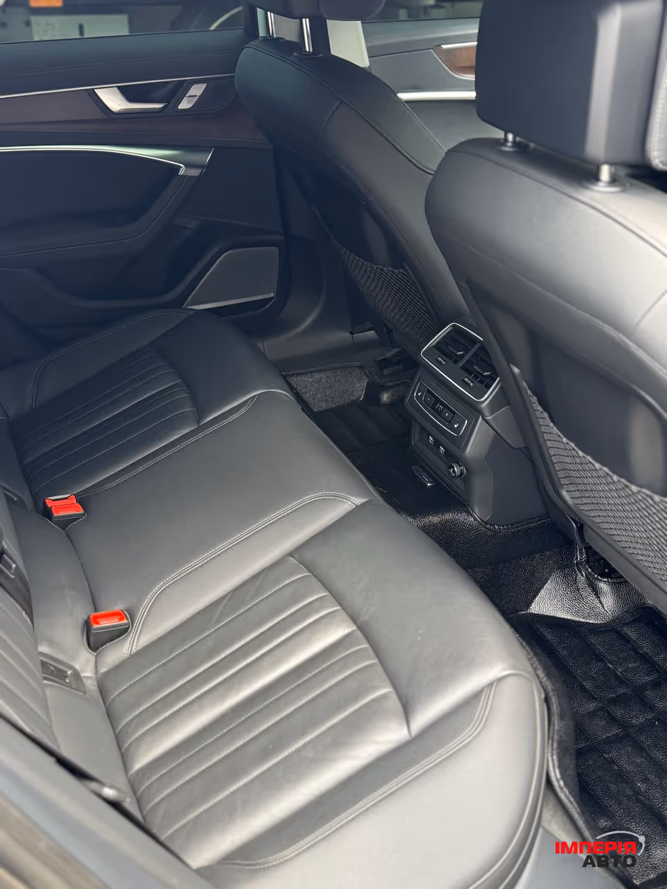 Audi A6 - фото 7