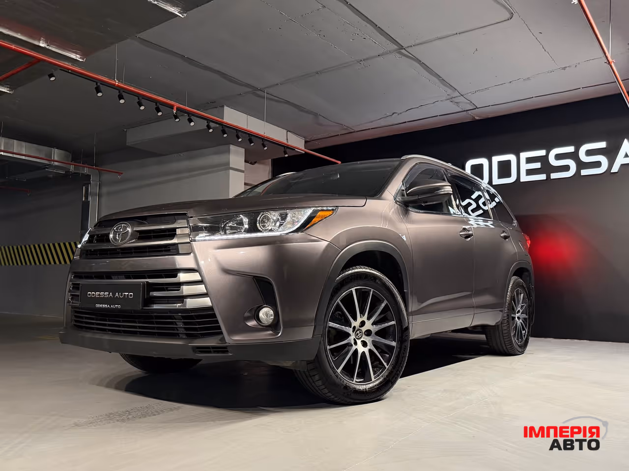 Toyota Highlander - фото 1