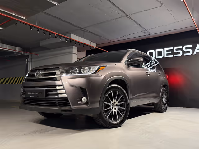 Toyota Highlander - фото 1