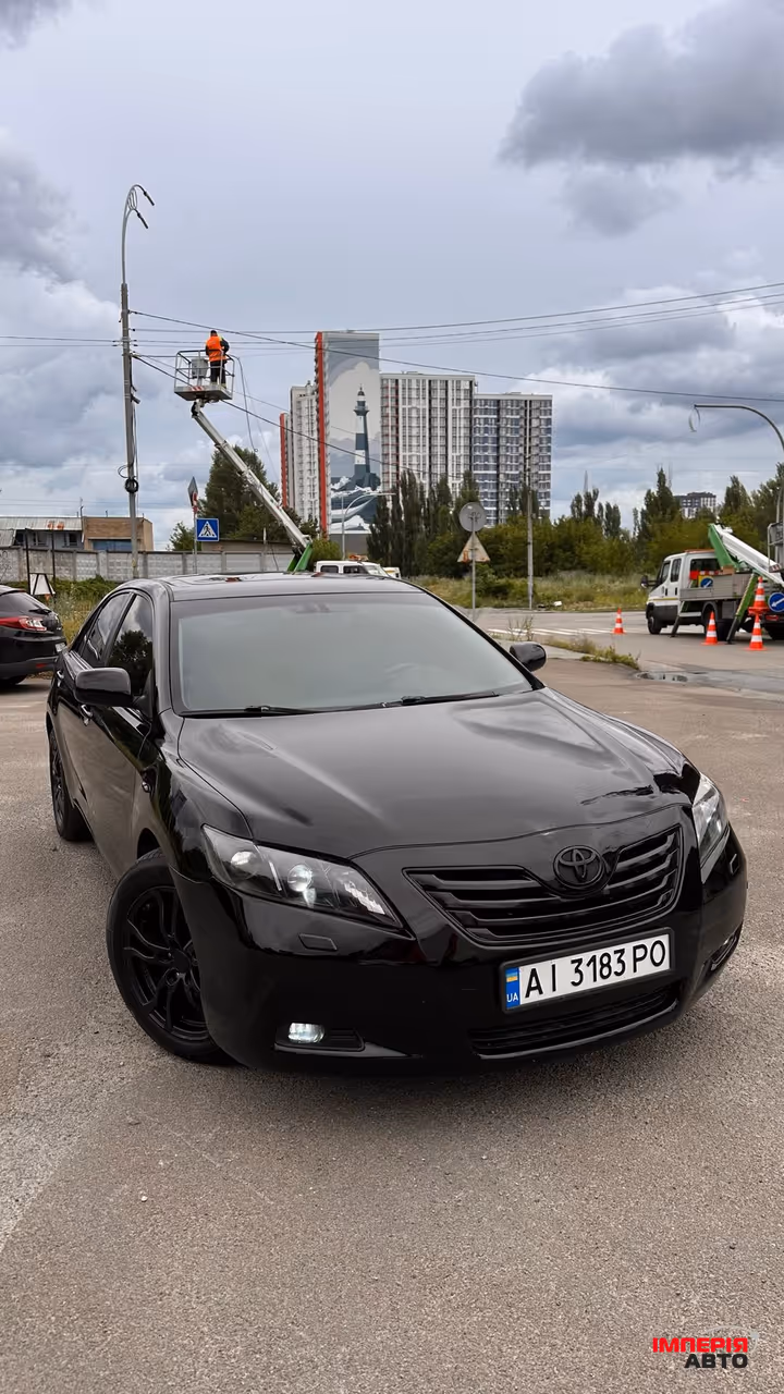 Toyota Camry - фото 2