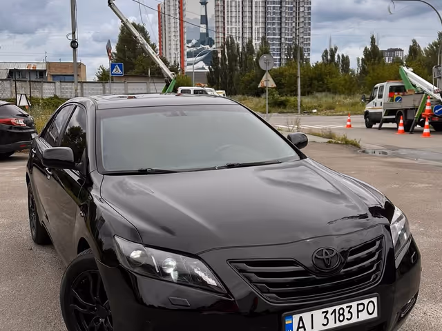 Toyota Camry - фото 2