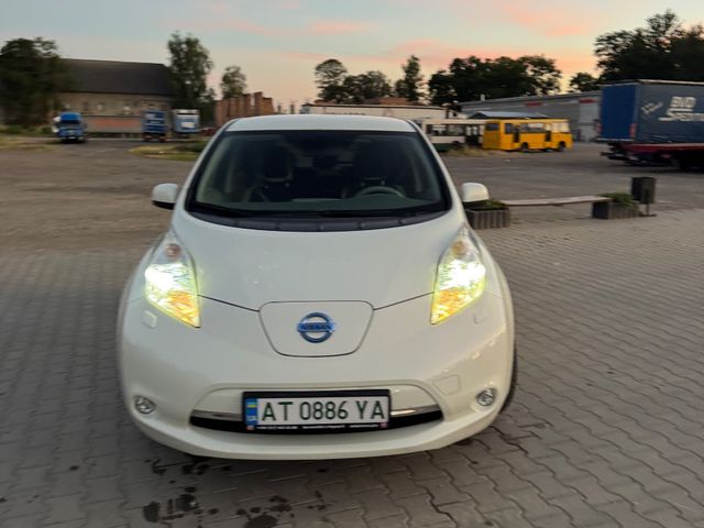 Nissan Leaf - фото 2