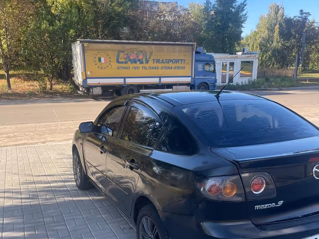 Mazda 3 - фото 3