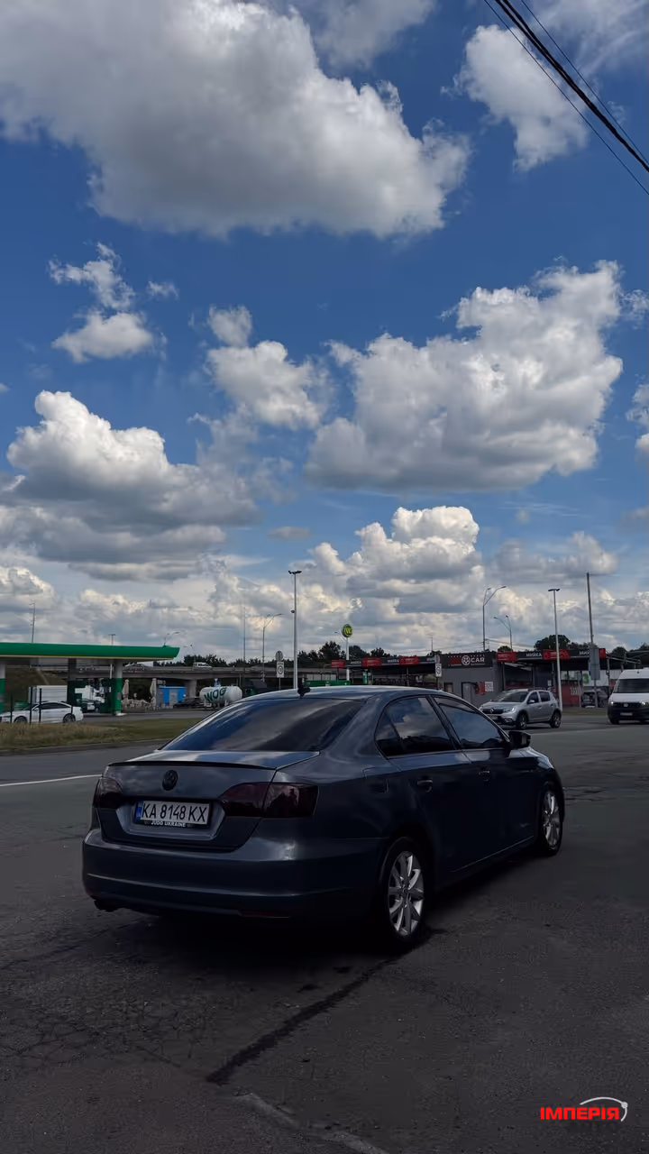 Volkswagen Jetta - фото 2