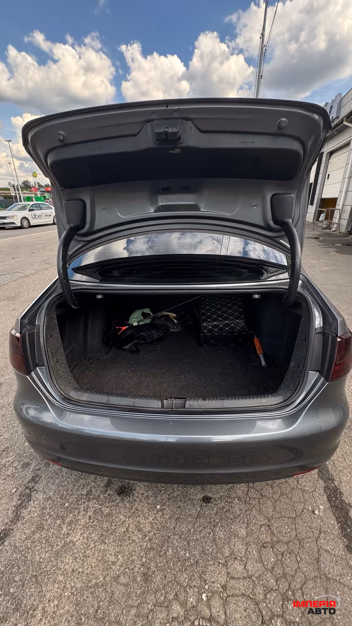 Volkswagen Jetta - фото 8