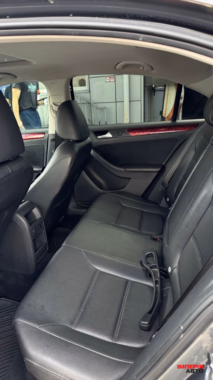 Volkswagen Jetta - фото 6