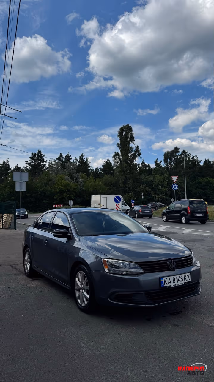 Volkswagen Jetta - фото 1