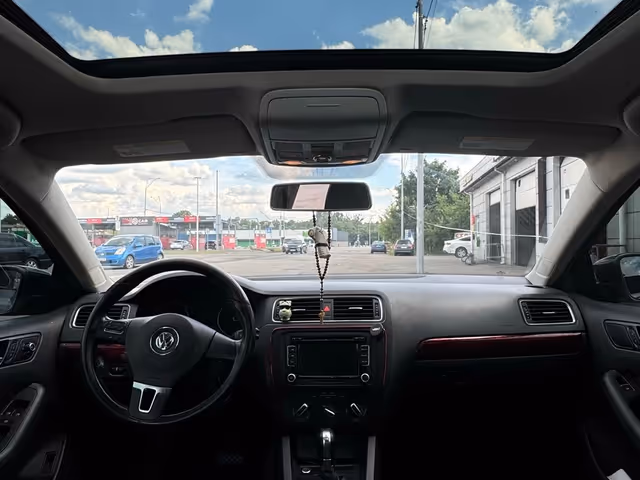 Volkswagen Jetta - фото 5