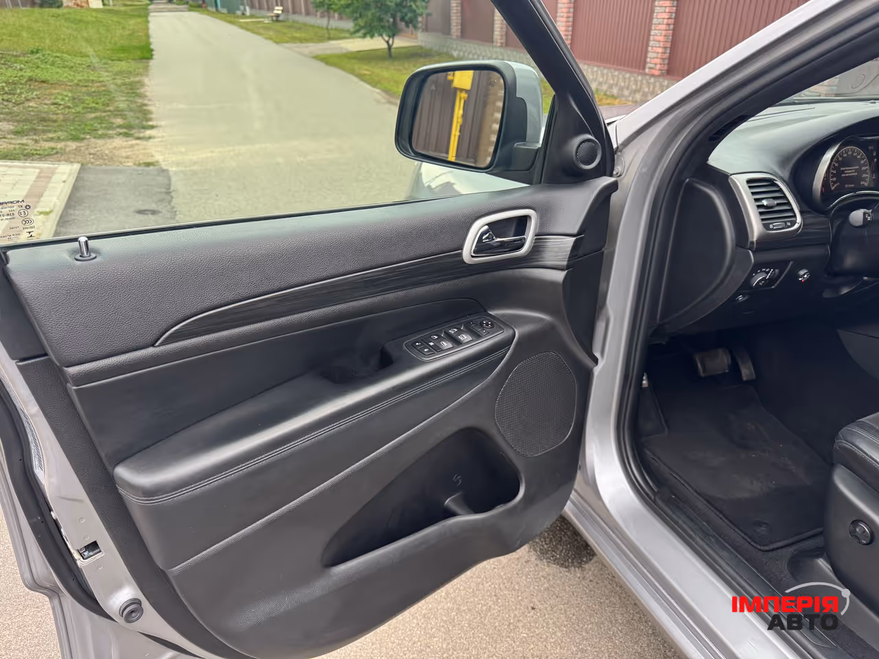 Jeep Grand Cherokee - фото 21