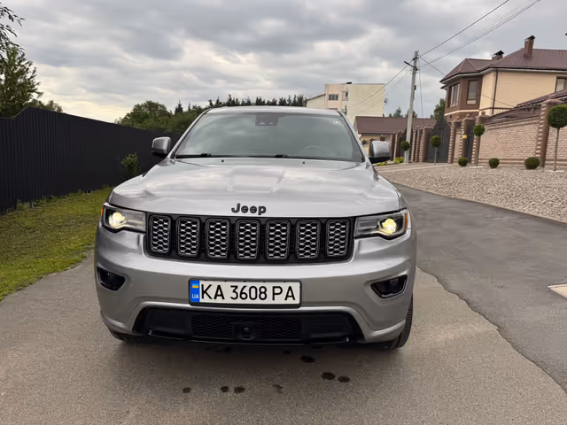 Jeep Grand Cherokee - фото 3
