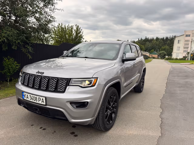 Jeep Grand Cherokee - фото 2