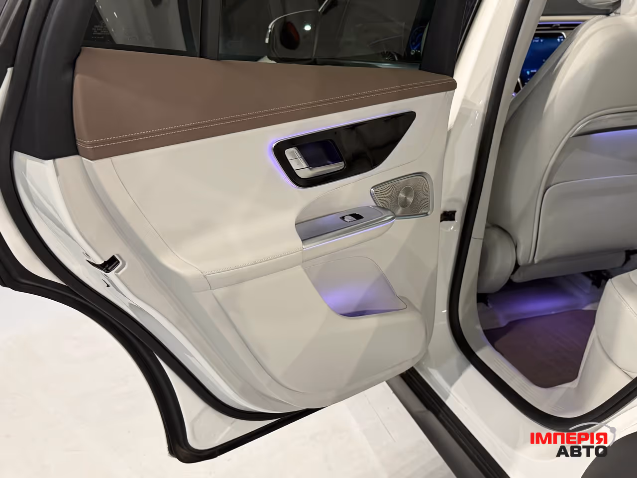 Mercedes-Benz EQE - фото 12