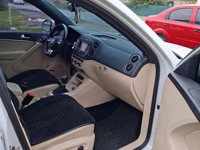 Volkswagen Tiguan - фото 4