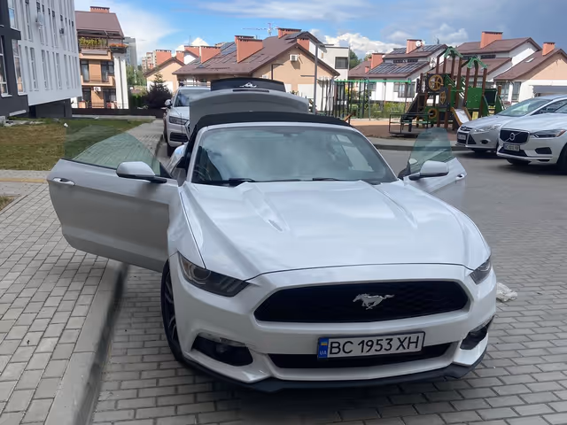 Ford Mustang - фото 1