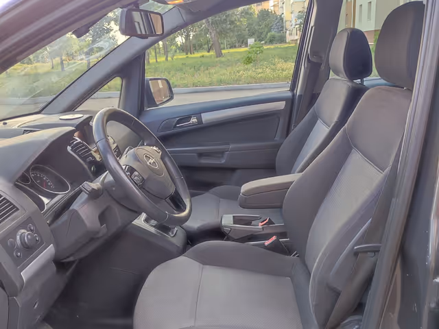 Opel Zafira - фото 5