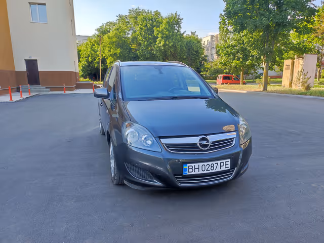 Opel Zafira - фото 1