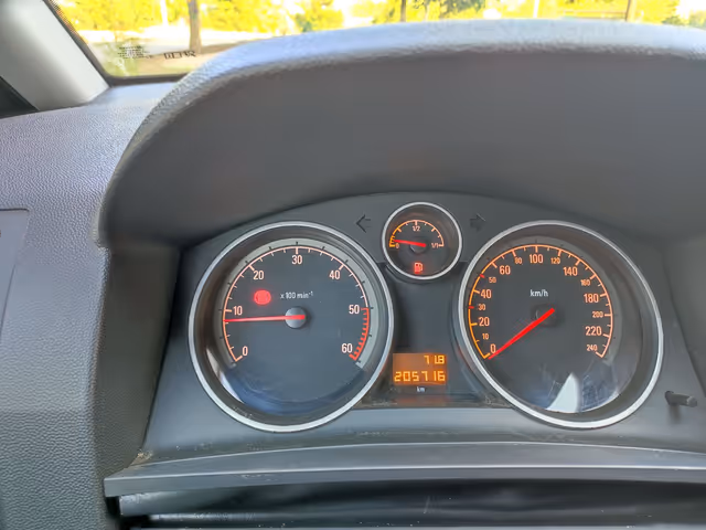 Opel Zafira - фото 4