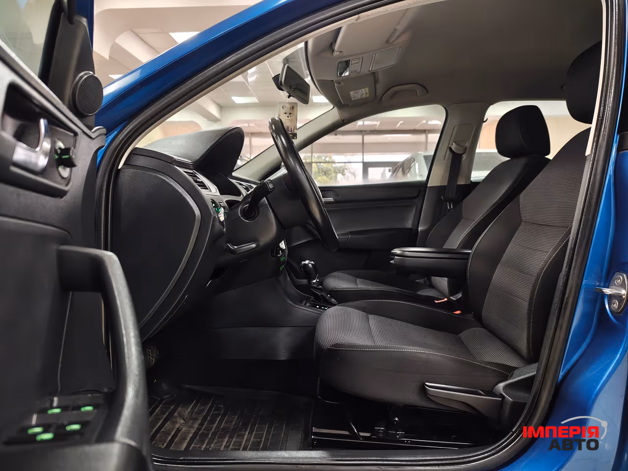 Skoda Rapid - фото 11