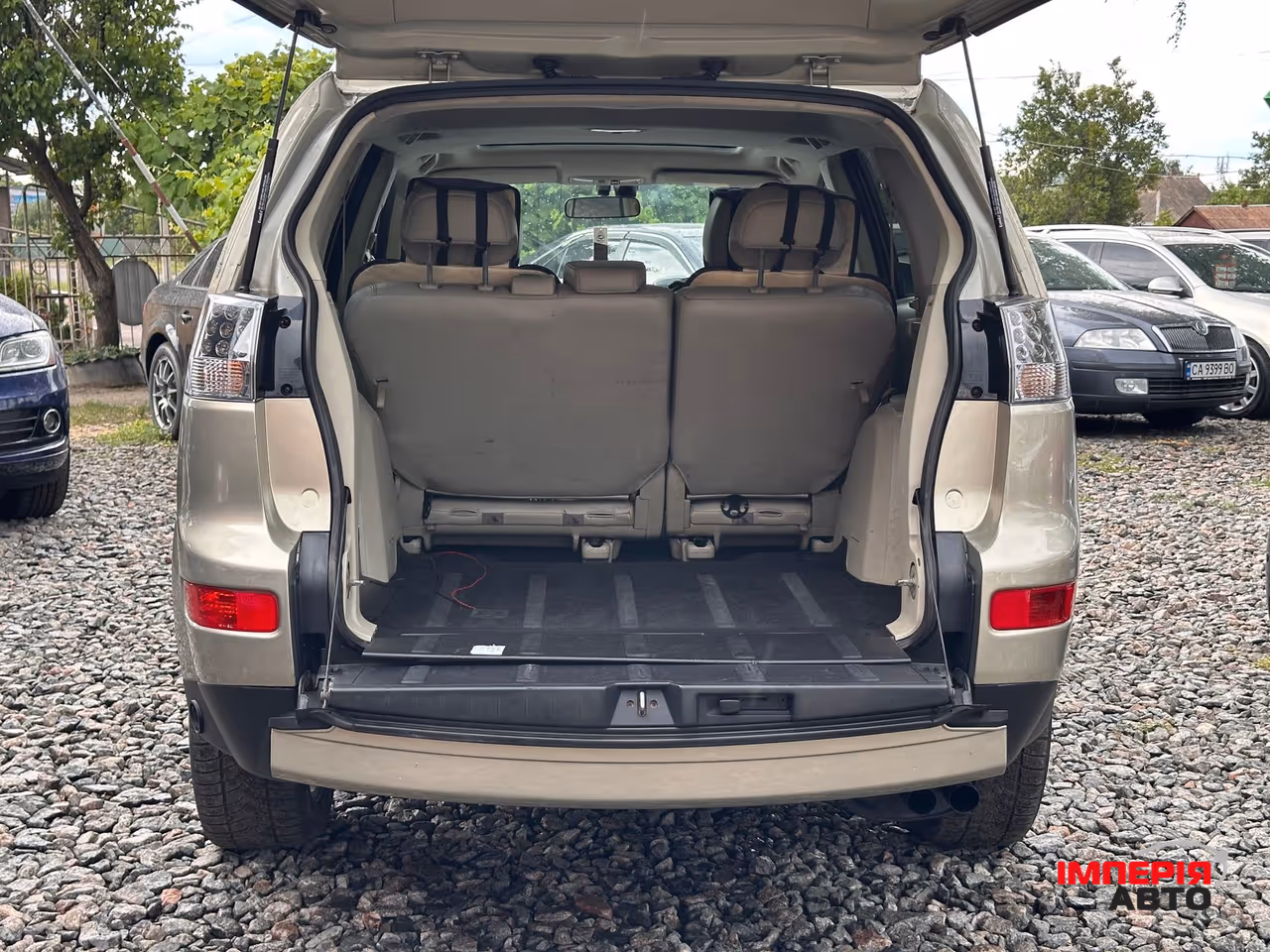 Mitsubishi Outlander - фото 12