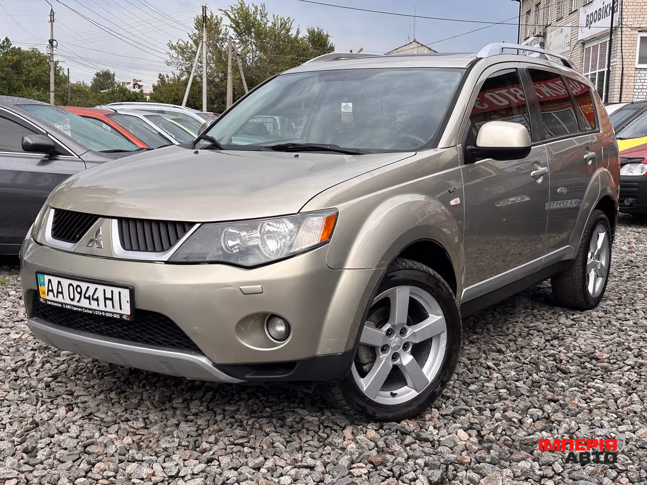Mitsubishi Outlander - фото 2