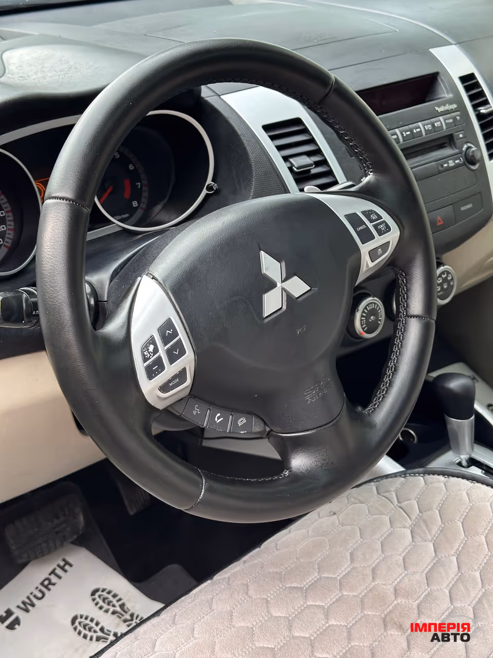 Mitsubishi Outlander - фото 8
