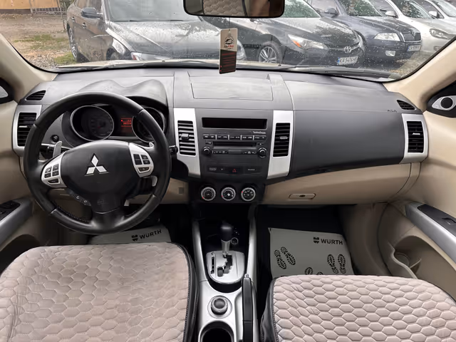 Mitsubishi Outlander - фото 4