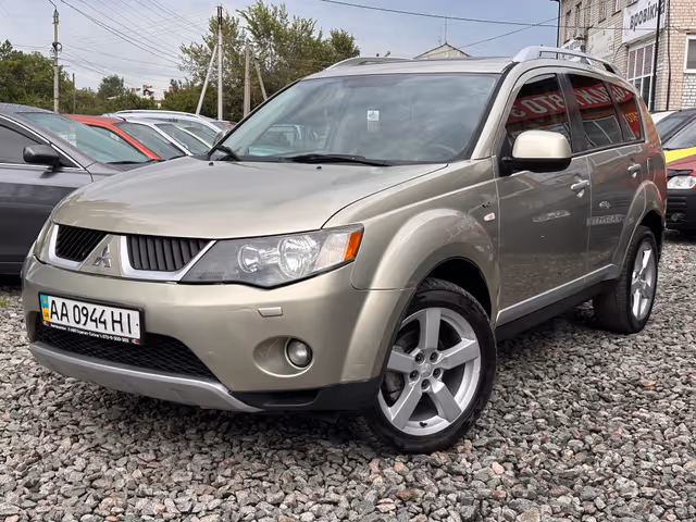 Mitsubishi Outlander - фото 2