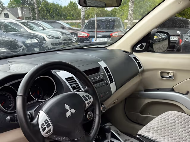 Mitsubishi Outlander - фото 5