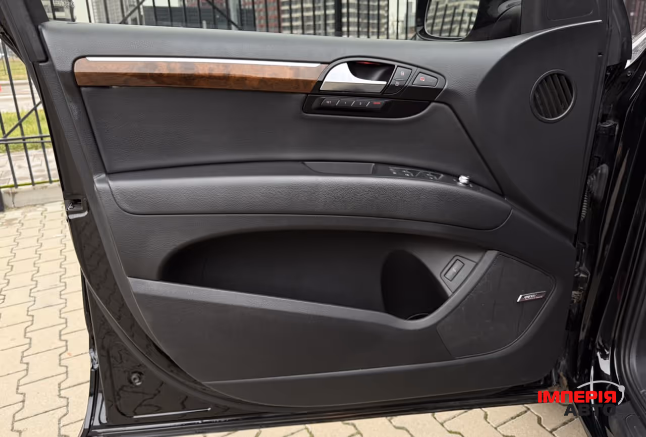 Audi Q7 - фото 19