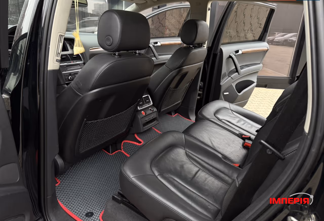 Audi Q7 - фото 21