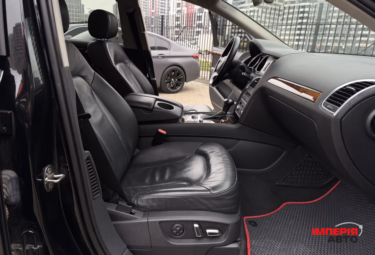 Audi Q7 - фото 26