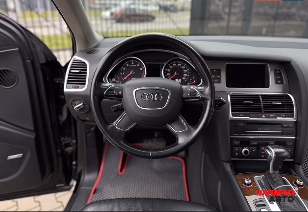 Audi Q7 - фото 30
