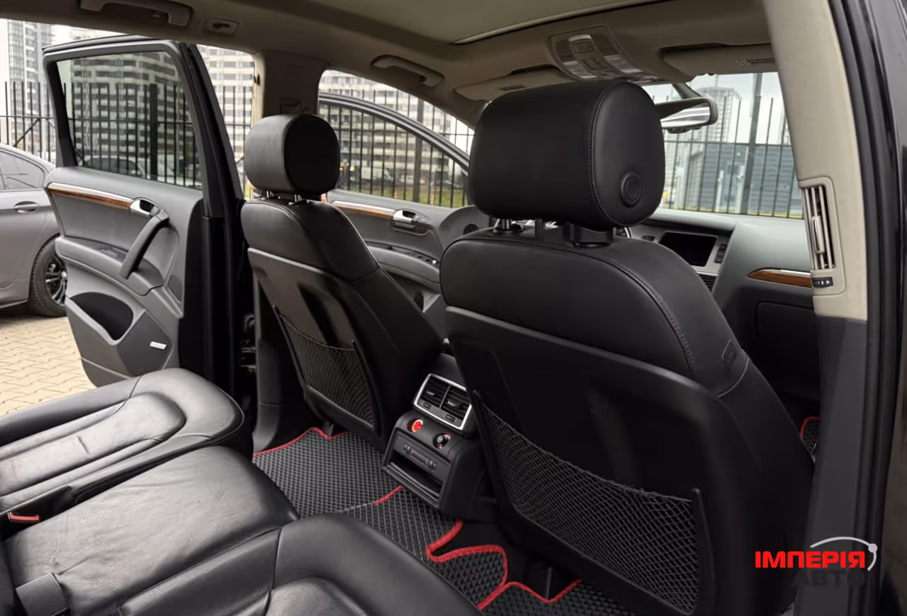 Audi Q7 - фото 23
