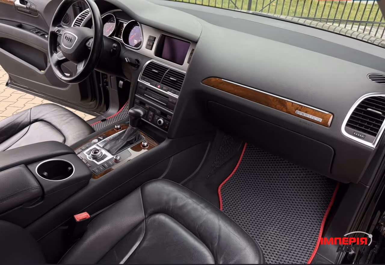 Audi Q7 - фото 24