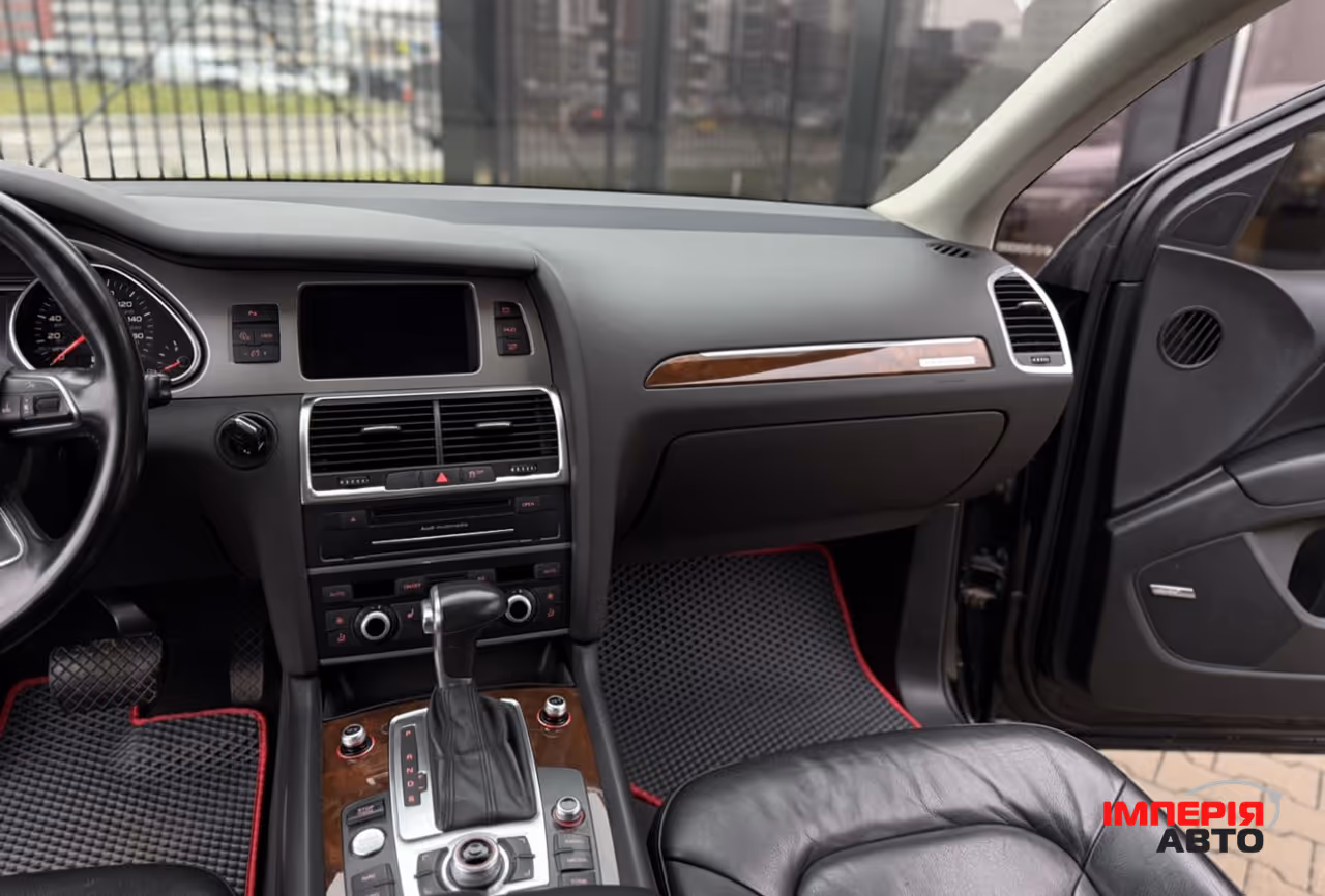 Audi Q7 - фото 29