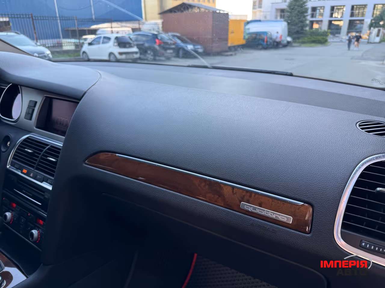 Audi Q7 - фото 11