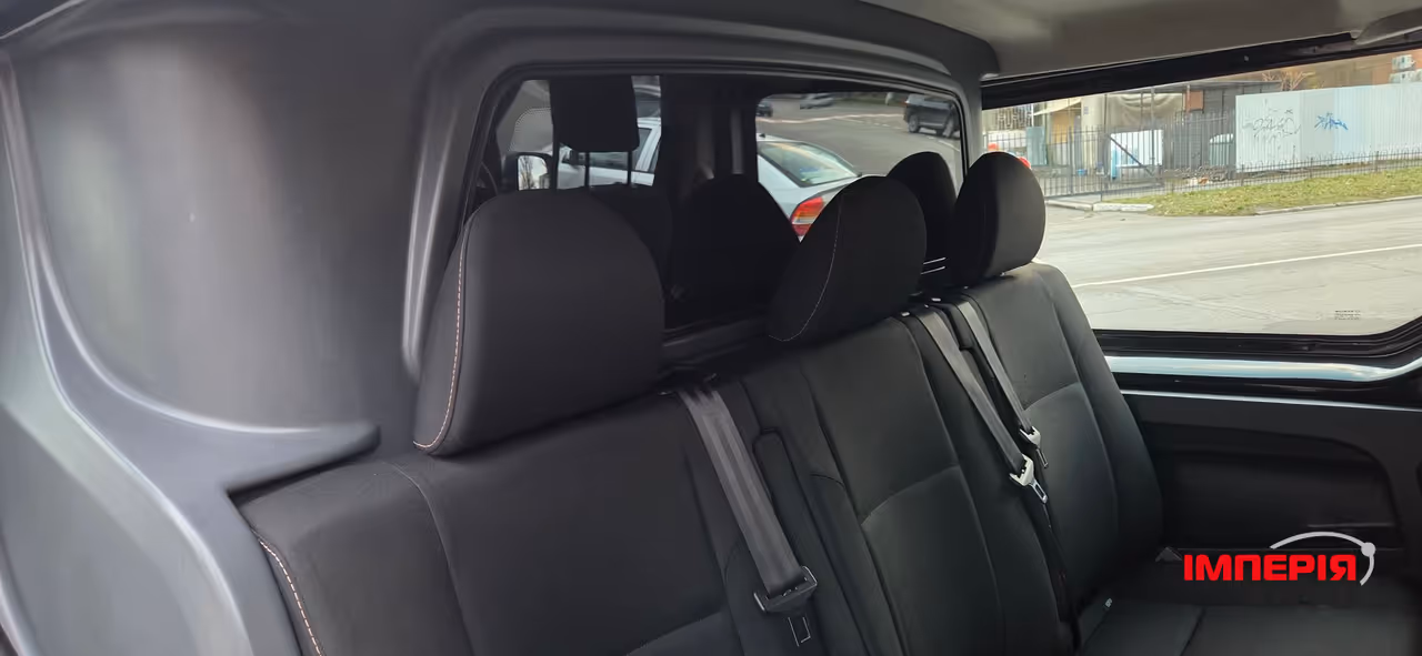 Renault Trafic - фото 12