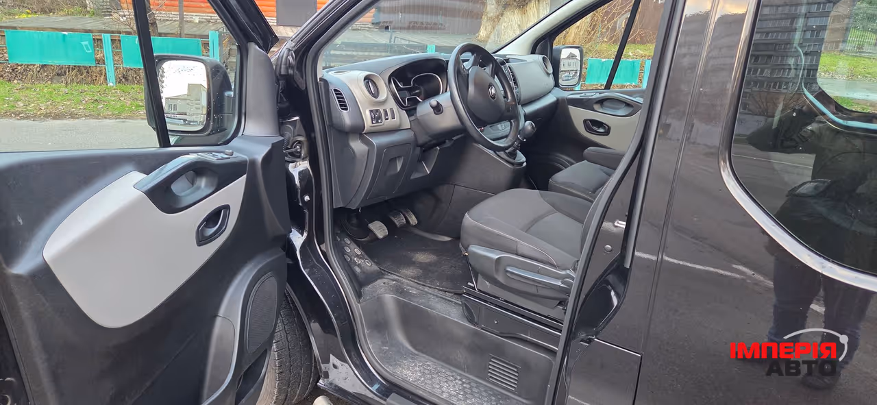 Renault Trafic - фото 9