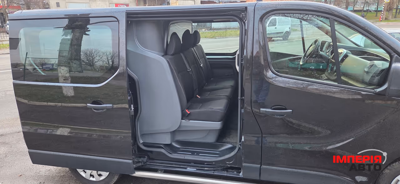 Renault Trafic - фото 11