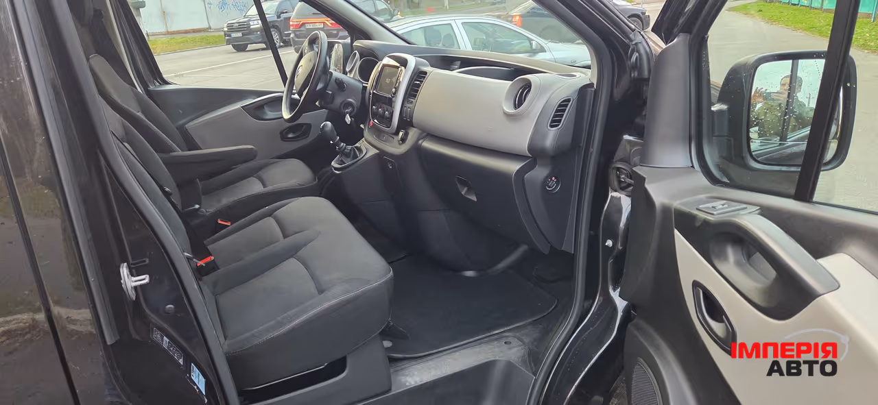 Renault Trafic - фото 10