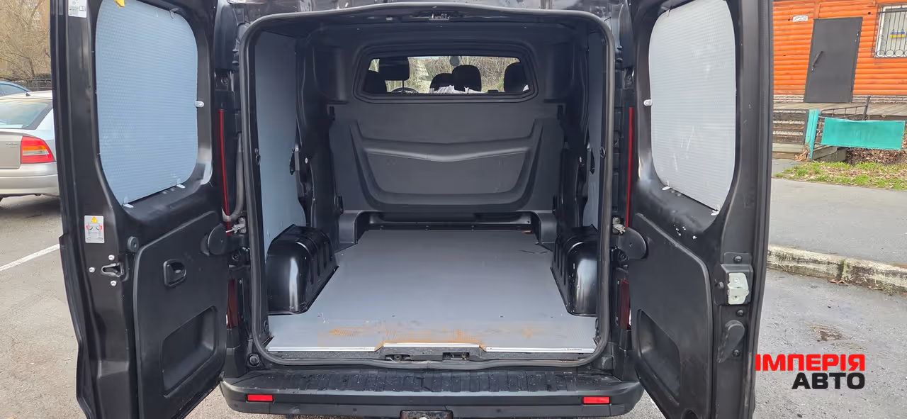 Renault Trafic - фото 16