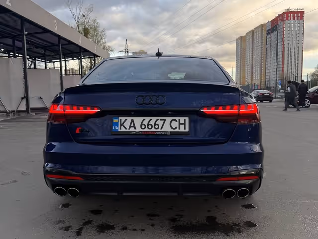 Audi S4 - фото 5