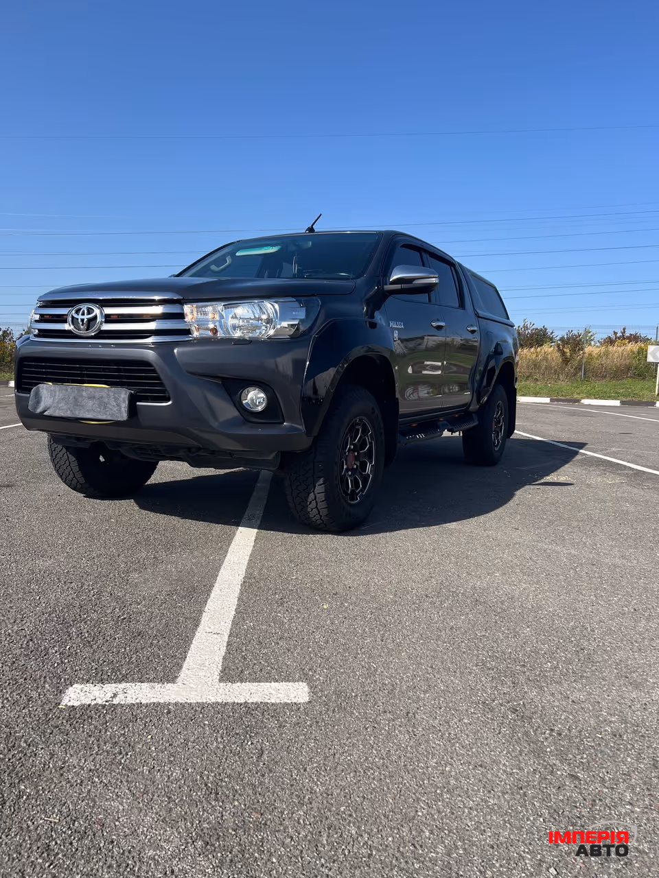 Toyota Hilux - фото 1