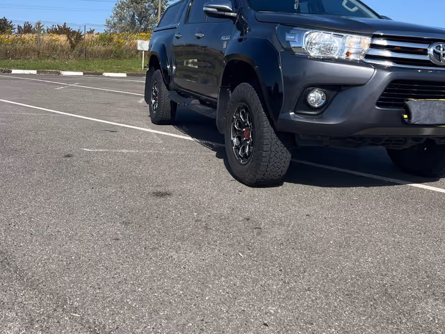 Toyota Hilux - фото 4