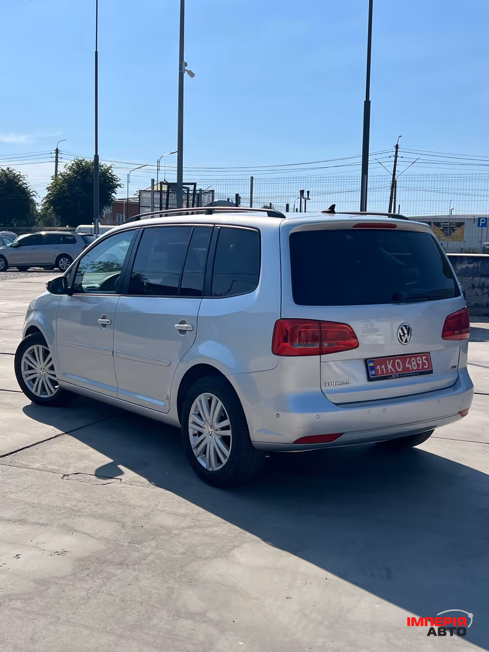 Volkswagen Touran - фото 4