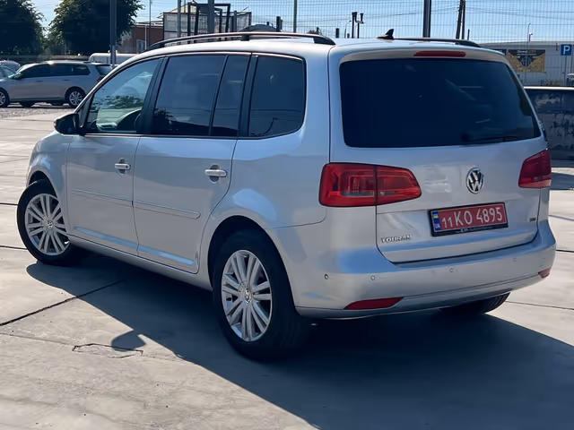 Volkswagen Touran - фото 4